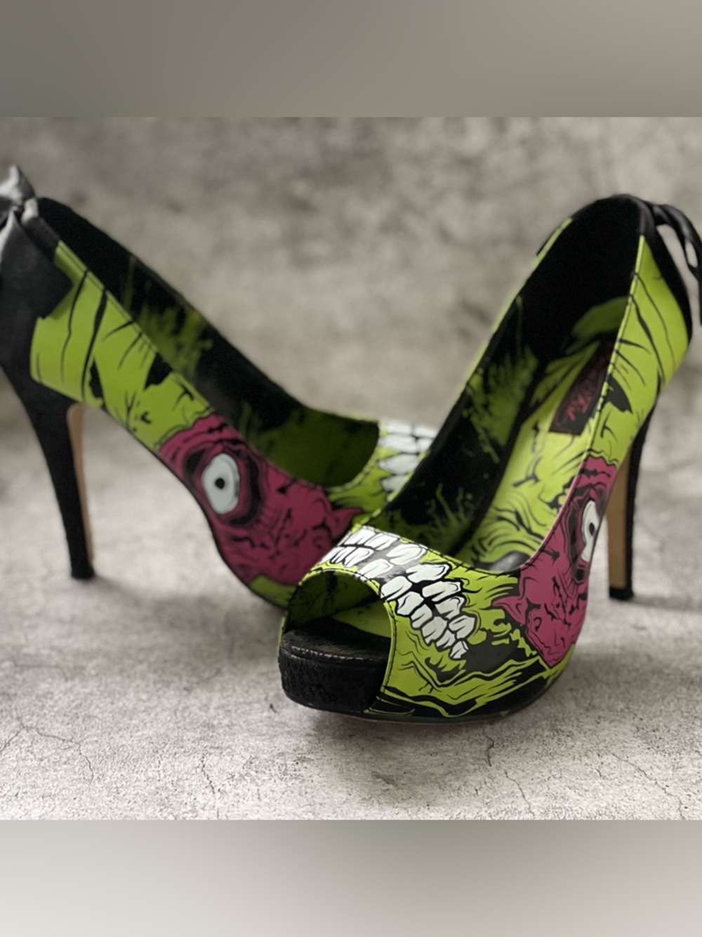 Hot Topic Lime Green and Hot Pink Zombie Skull Graphic Peep-Toe Heels